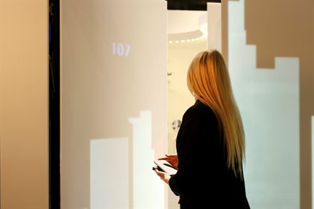 2_BAU2015_STARON-Samsung-Stand_Hotelzimmertuer-ohne-Griff_