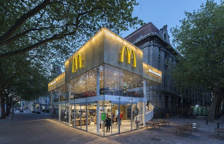 Contemporary-McDonalds-by-Mei-Architects-Photography-by-Jeroen-Musch-11-960x616