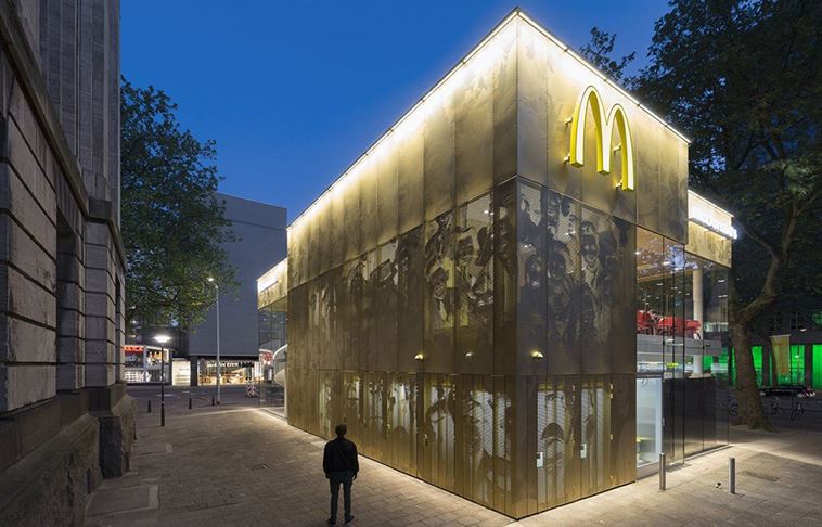 Contemporary-McDonalds-by-Mei-Architects-Photography-by-Jeroen-Musch-12-960x616