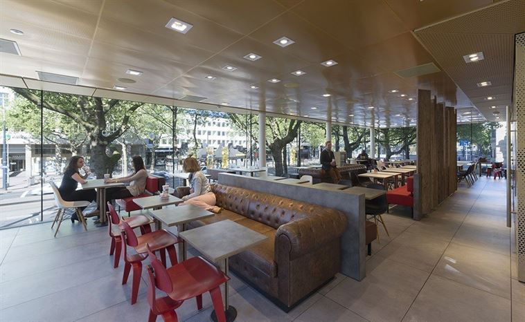 Contemporary-McDonalds-by-Mei-Architects-Photography-by-Jeroen-Musch-2-960x591