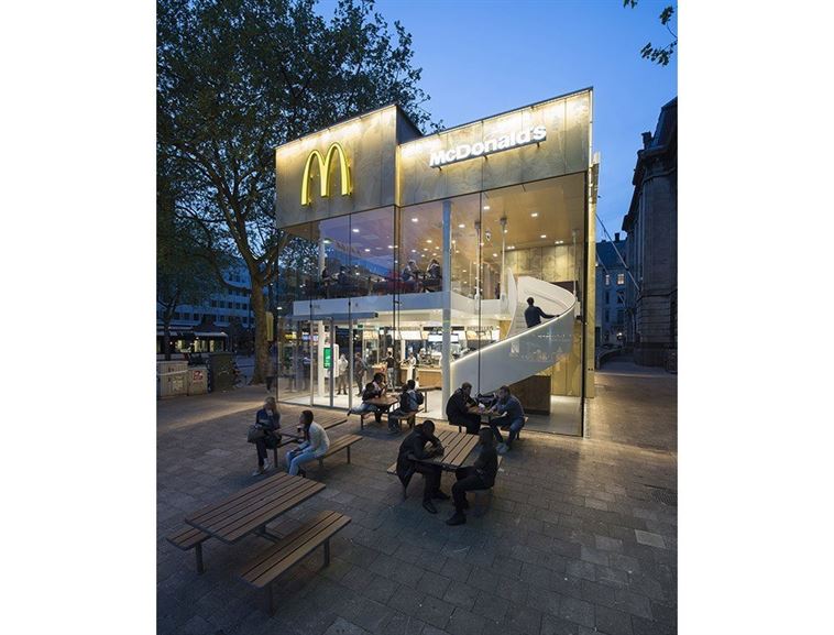 Contemporary-McDonalds-by-Mei-Architects-Photography-by-Jeroen-Musch-6-960x731