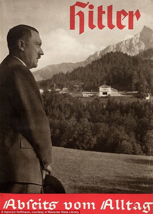 מגזין אדריכלות גרמני משנת 1933, המציג את הפיהרר כאיש רגיש לבריות ובעל טעם טוב בדקורציה