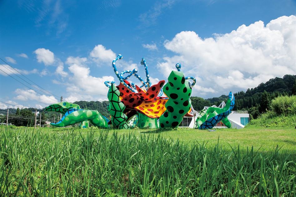 Yayoi Kusama (Japan), Tsumari in Bloom, 2003–ongoing. Photo by Osamu Nakamura