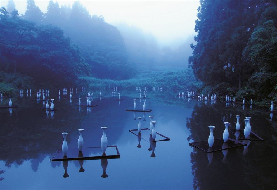 Chiyoko Todaka (Japan), Yamanaka Zutsumi Spiral Works, 2006. Photo by Hisao Ogose