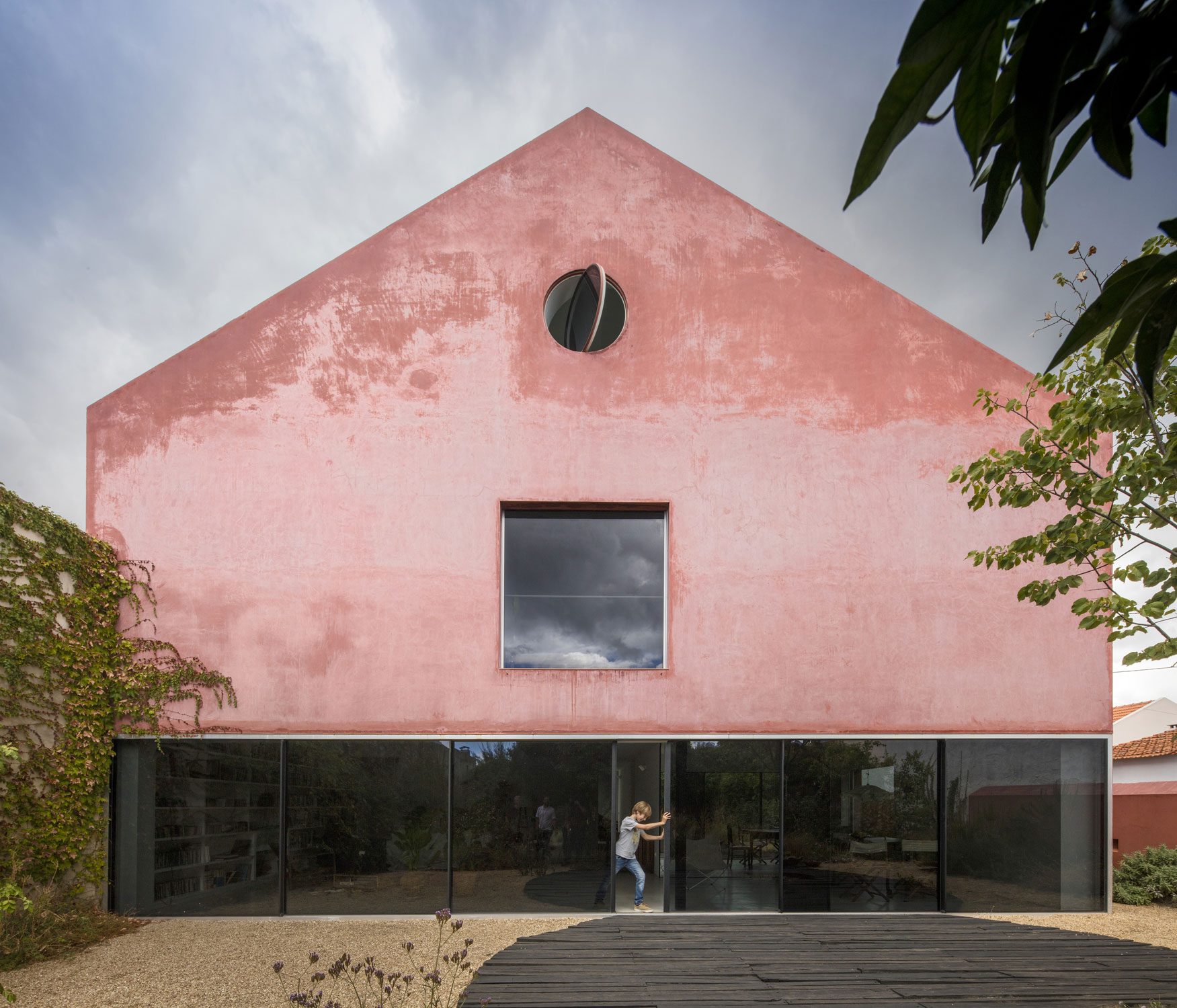 EXTRASTUDIO-REDHOUSE-001_2