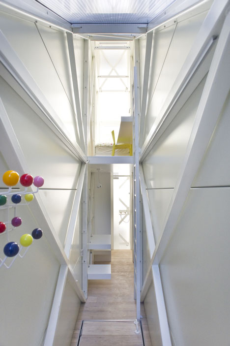 dezeen_Keret-House-by-Jakub-Szczesny_4