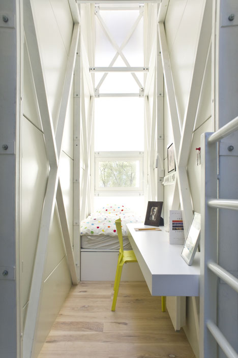 dezeen_Keret-House-by-Jakub-Szczesny_5