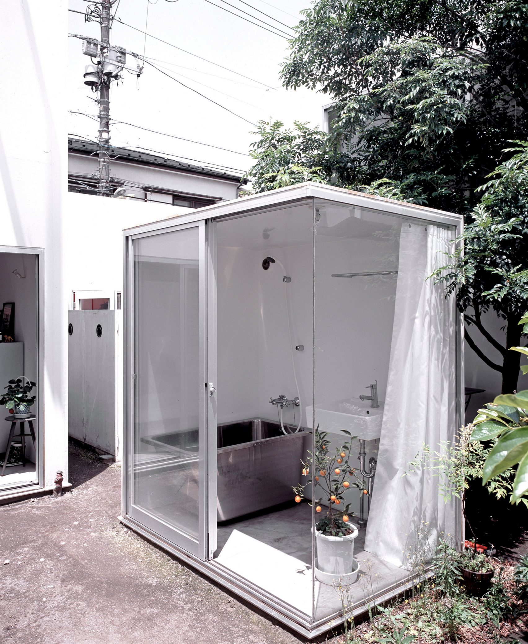moriyama-house-photos-edmund-sumner-architecture-photography-residential-japan_dezeen_2364_col_14-1704x2077