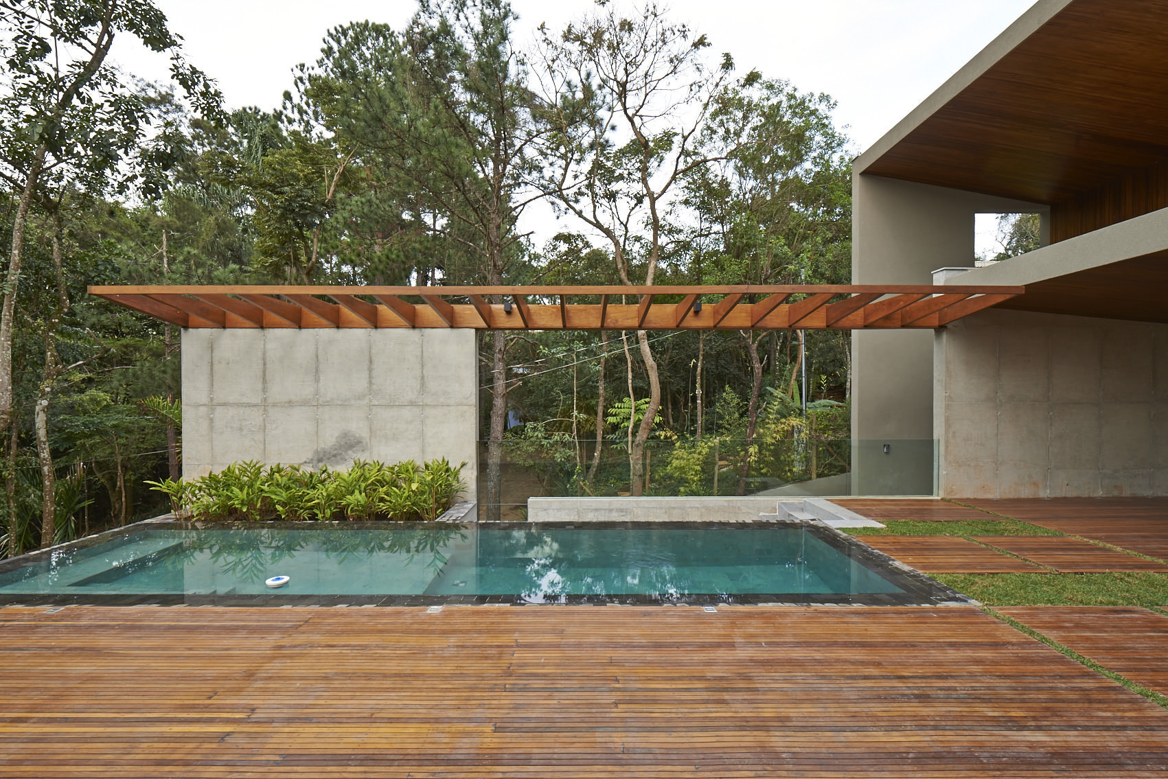 52a3df72e8e44e00d80000ae_bosque-da-ribeira-anastasia-arquitetos__dsc7354