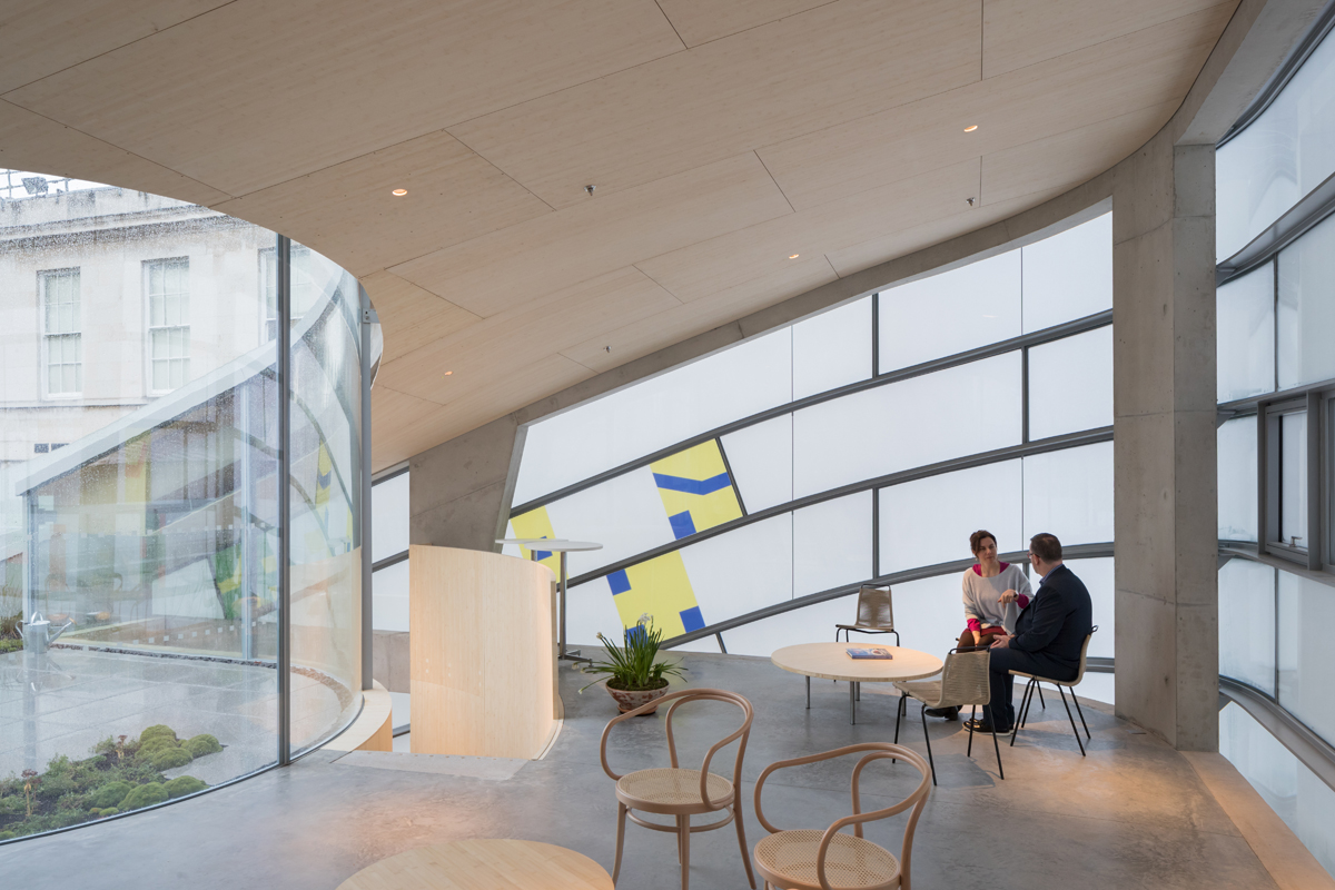Steven-Holl-Architects-Barts-Hospital-Maggie’s-Centre-ph-Iwan-Baan-01