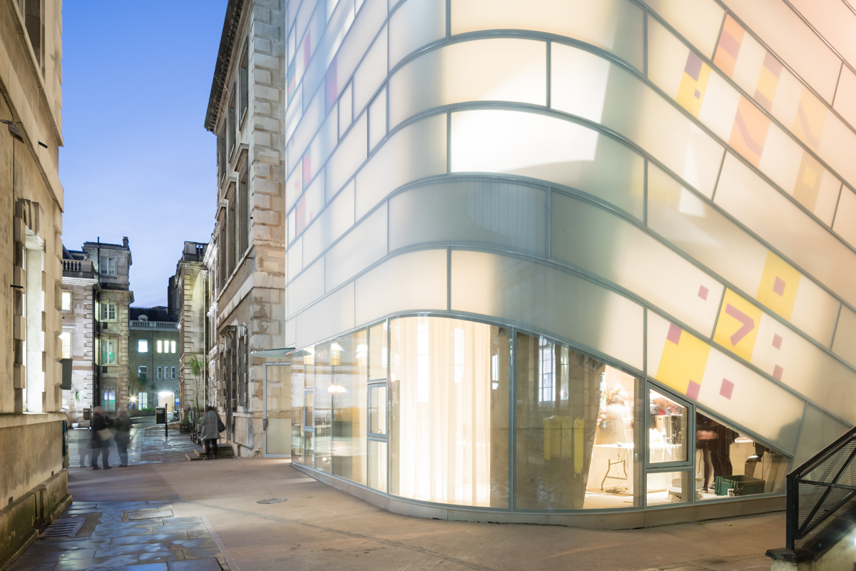 Steven-Holl-Architects-Barts-Hospital-Maggie’s-Centre-ph-Iwan-Baan-07