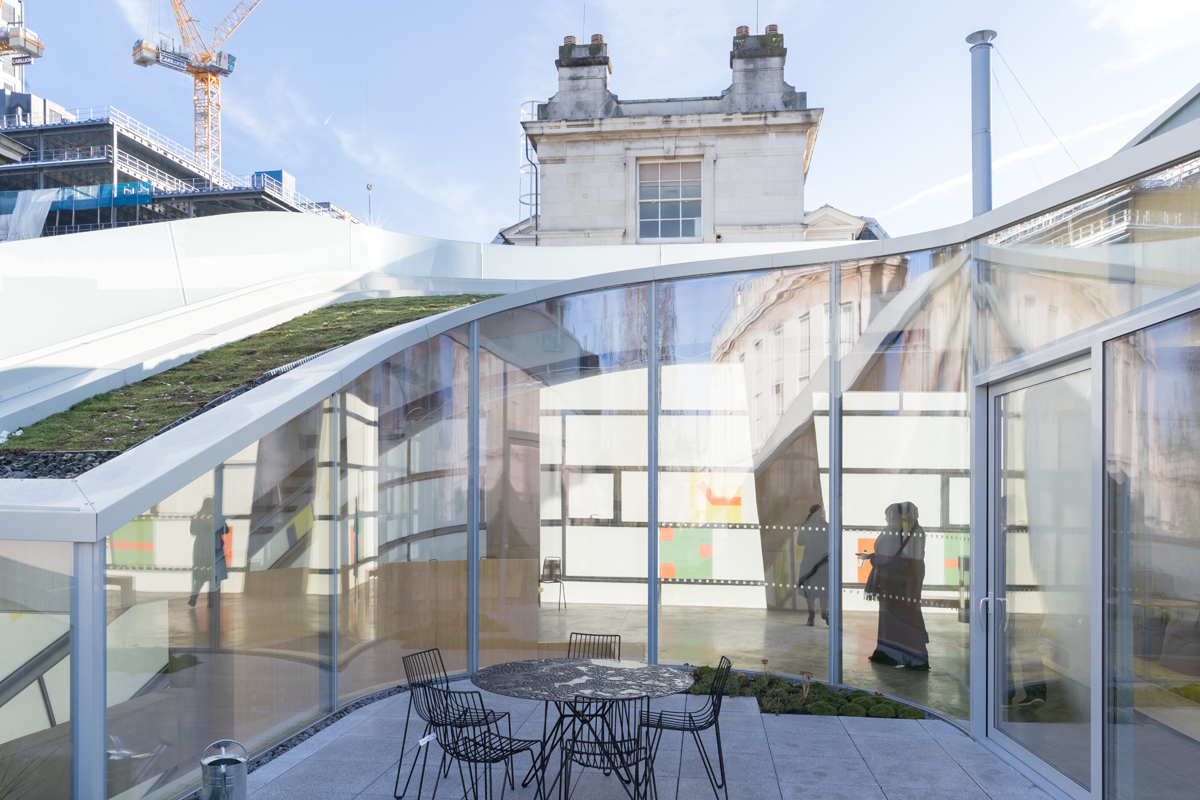 Steven-Holl-Architects-Barts-Hospital-Maggie’s-Centre-ph-Iwan-Baan-08