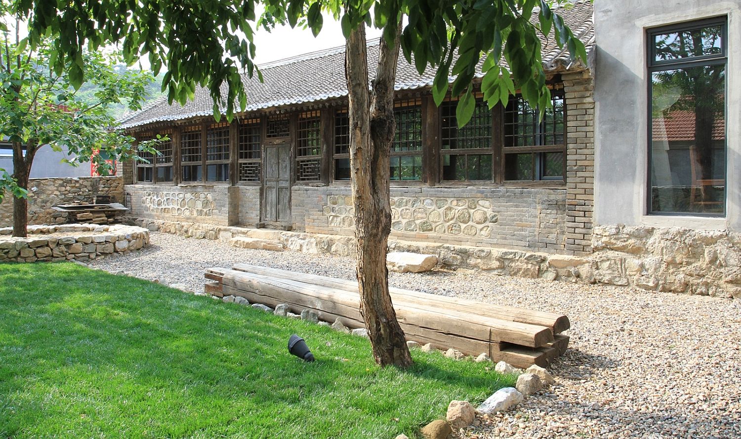 Revitalized-70s-home-just-outside-Beijing-with-a-rural-bent