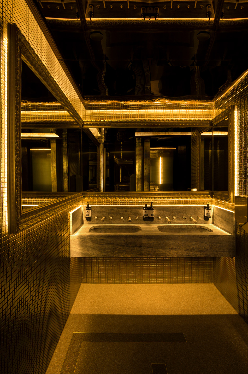 03_BaroqBathroom_HR1