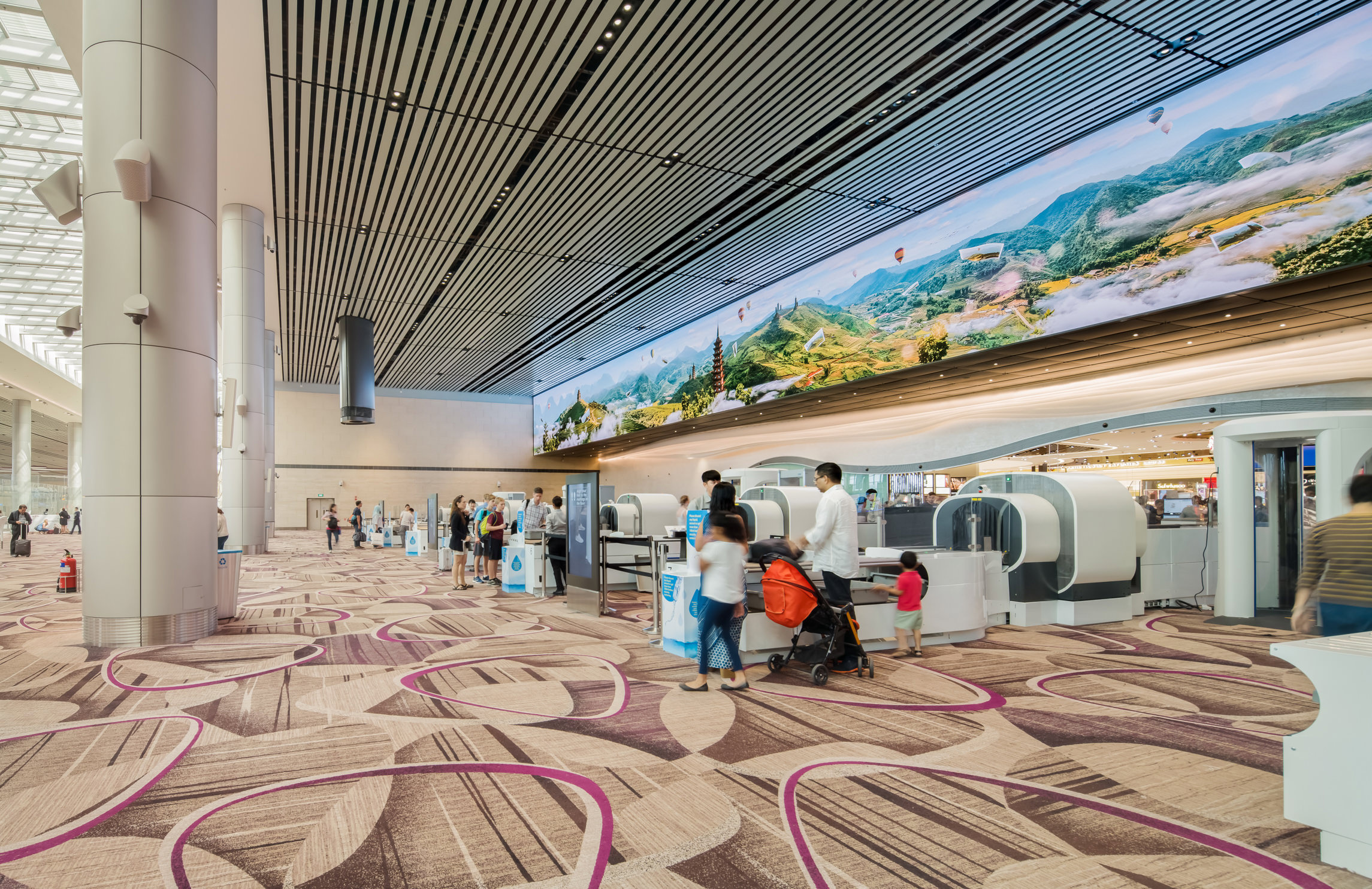 Moment-Factory-Changi-Airports_Terminal-4_Theatre_of_experience-14-WS
