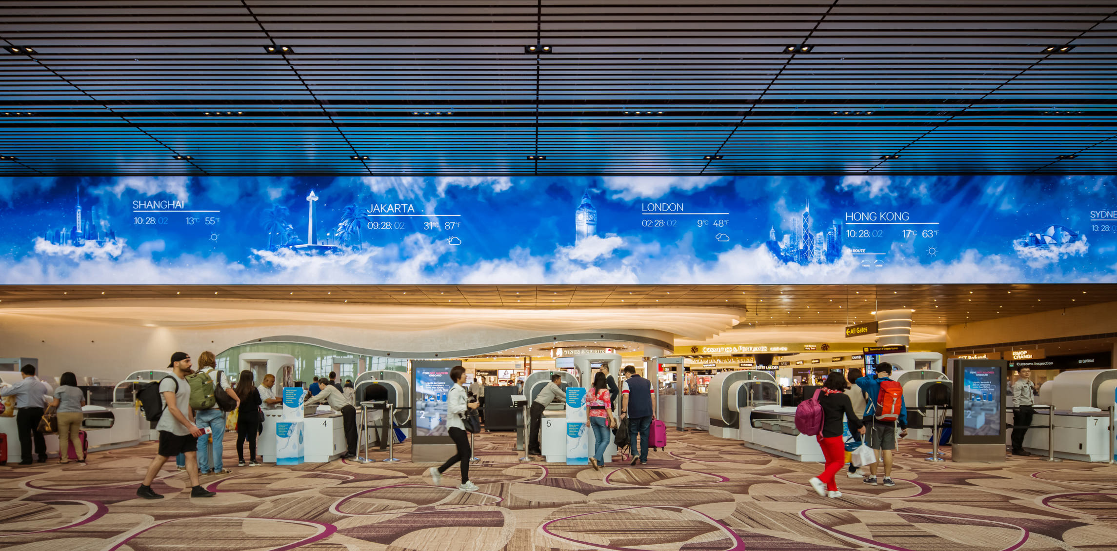 Moment-Factory-Changi-Airports_Terminal-4_Theatre_of_experience-27-WS
