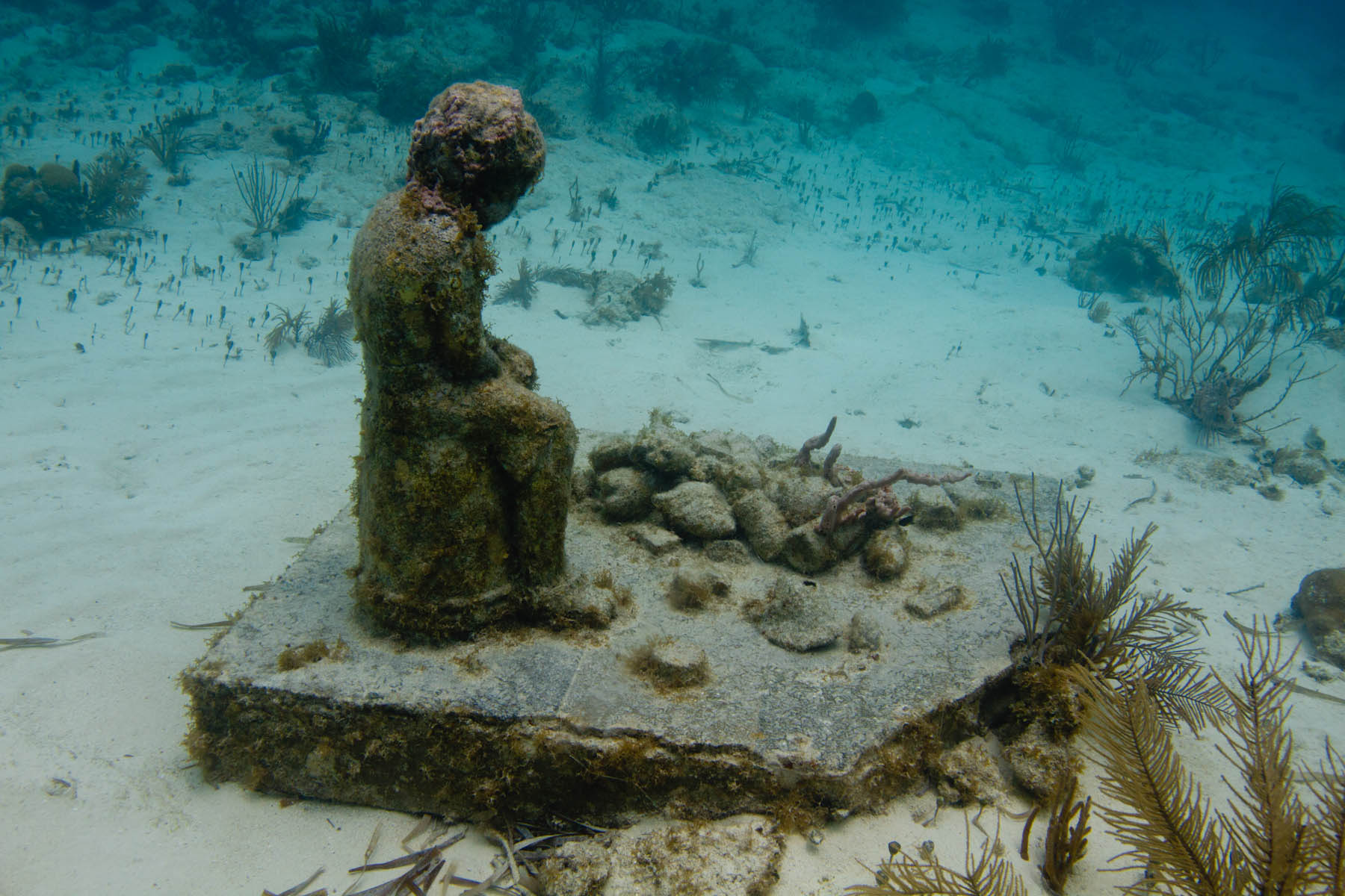 Jason-DeCaires-Taylor-Underwater-Sculpture-Inheritance