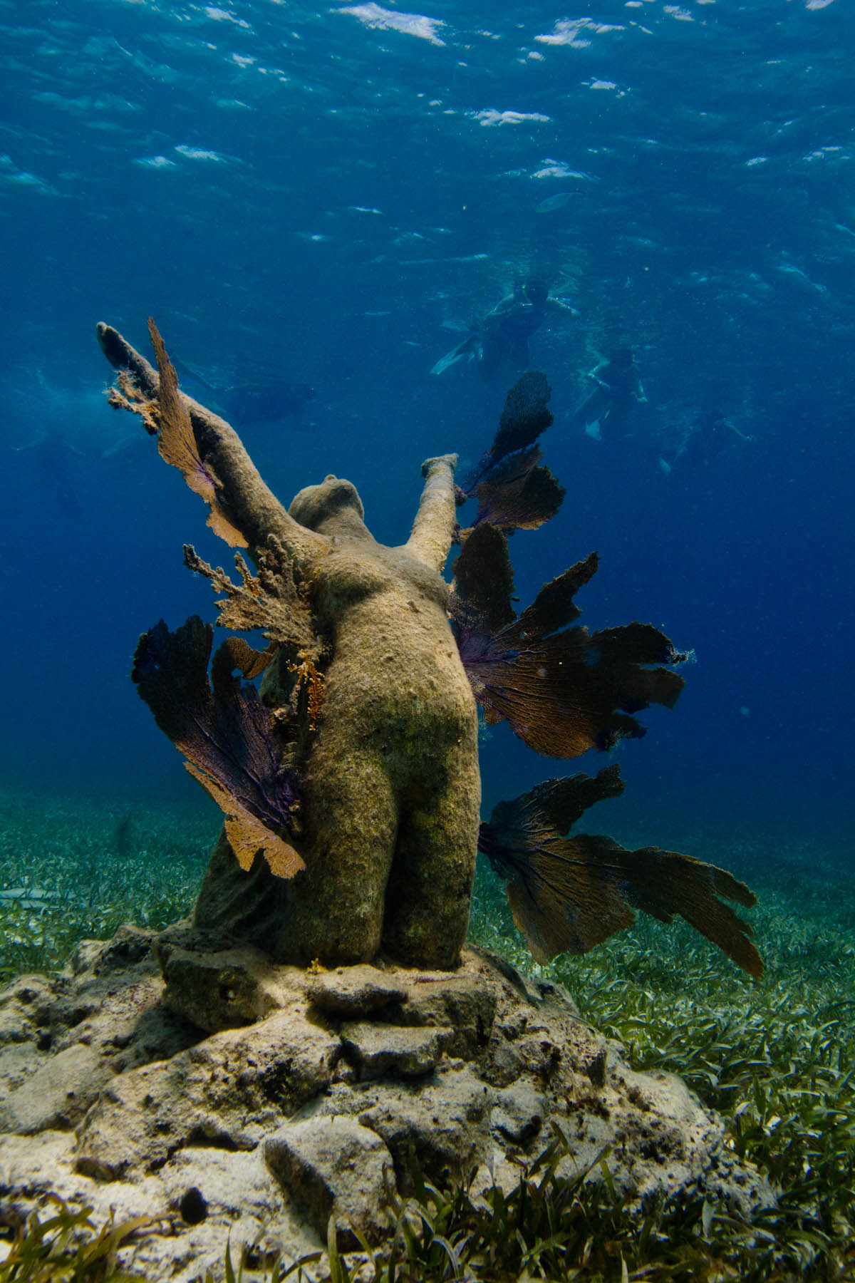 Jason-DeCaires-Taylor-Underwater-Sculpture-Reclamation