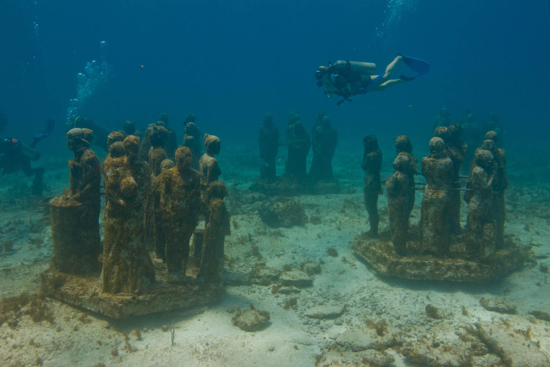 Silent-Evolution-II-Jason-DeCaires-Taylor-underwater-sculpture