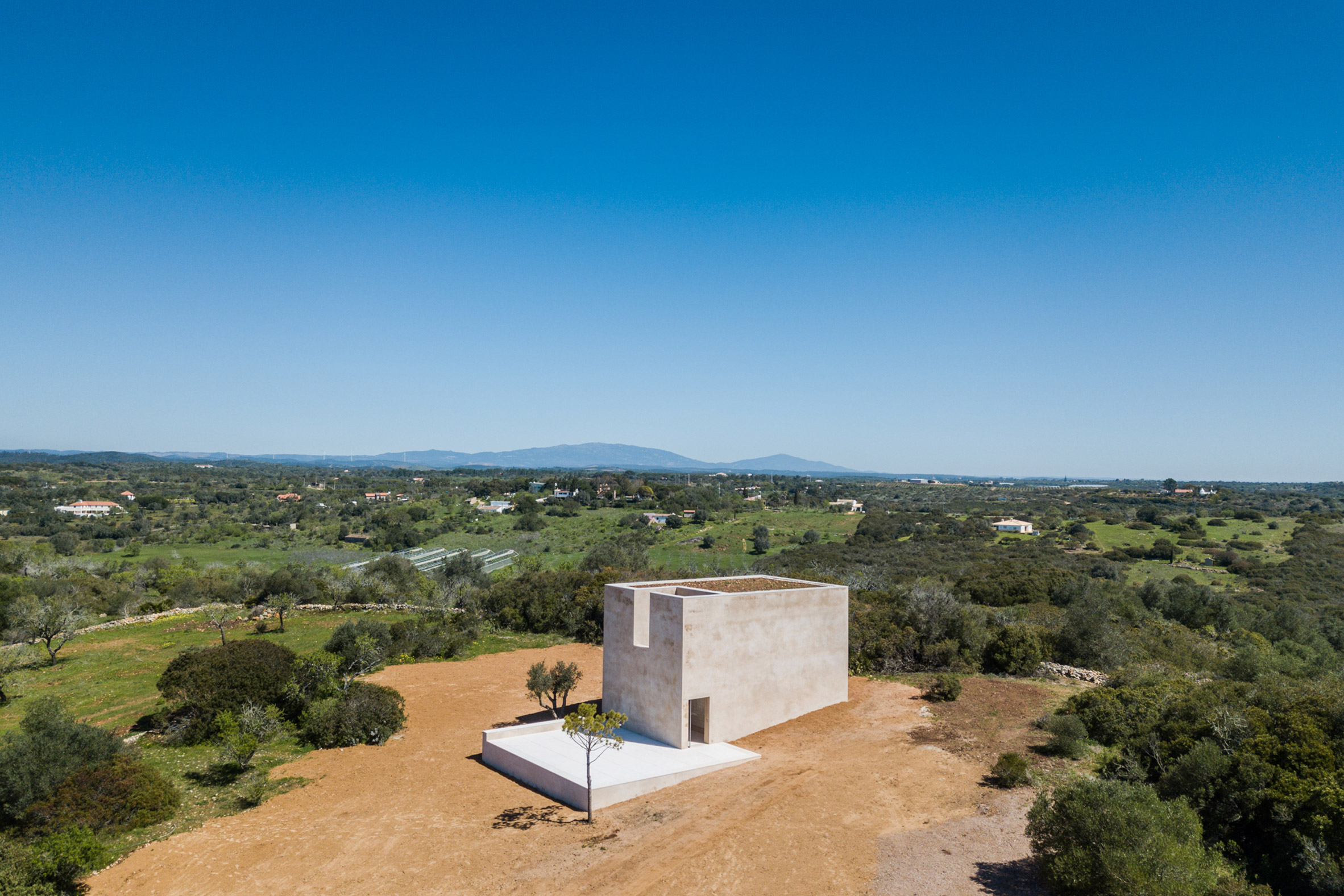 alvaro-siza-viera-capela-do-monte-chapel-algarve_dezeen_2364_col_1