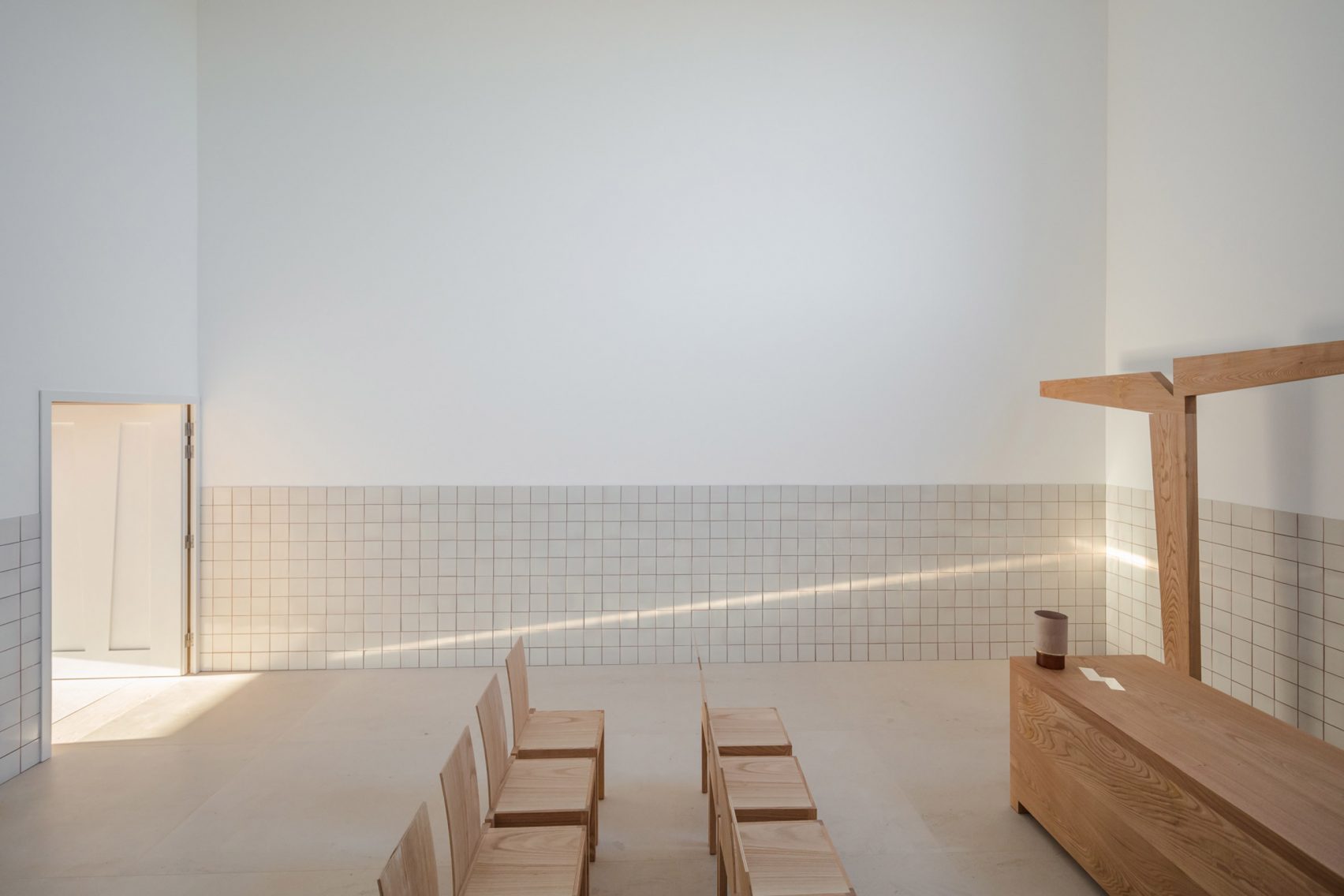 alvaro-siza-viera-capela-do-monte-chapel-algarve_dezeen_2364_col_13-1704x1136