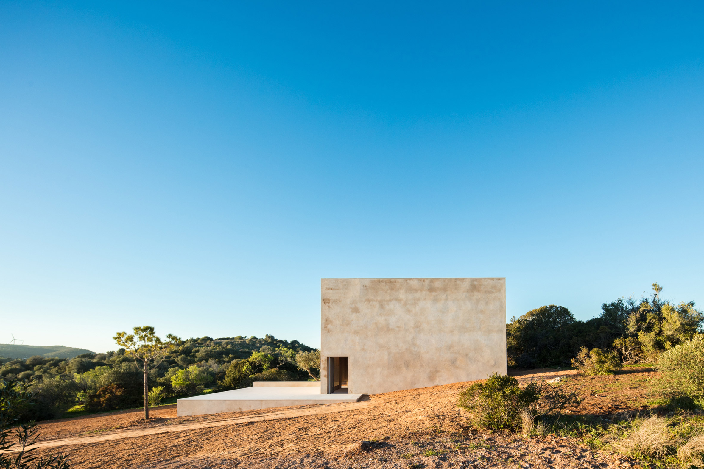 alvaro-siza-viera-capela-do-monte-chapel-algarve_dezeen_2364_col_15