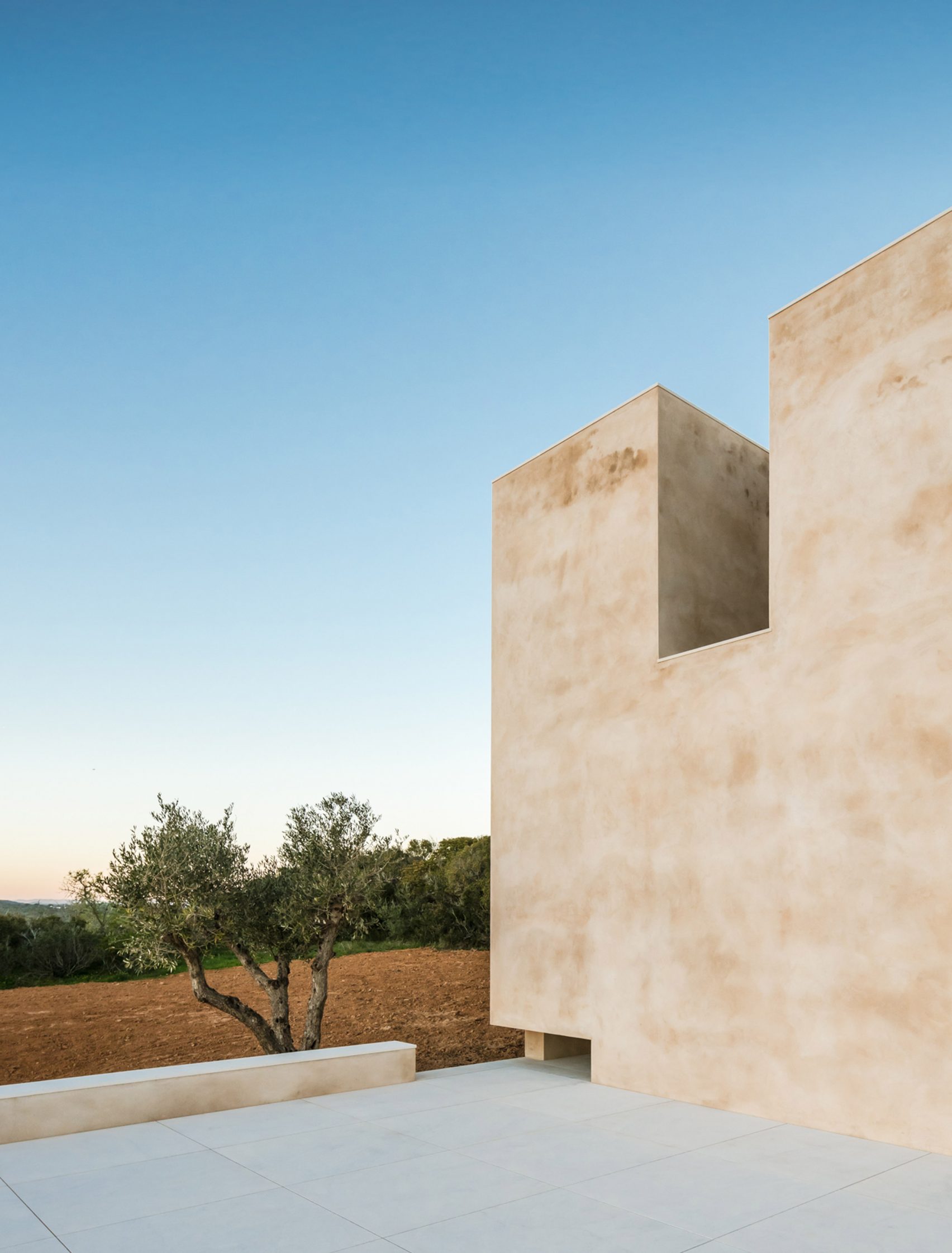 alvaro-siza-viera-capela-do-monte-chapel-algarve_dezeen_2364_col_16-1704x2243