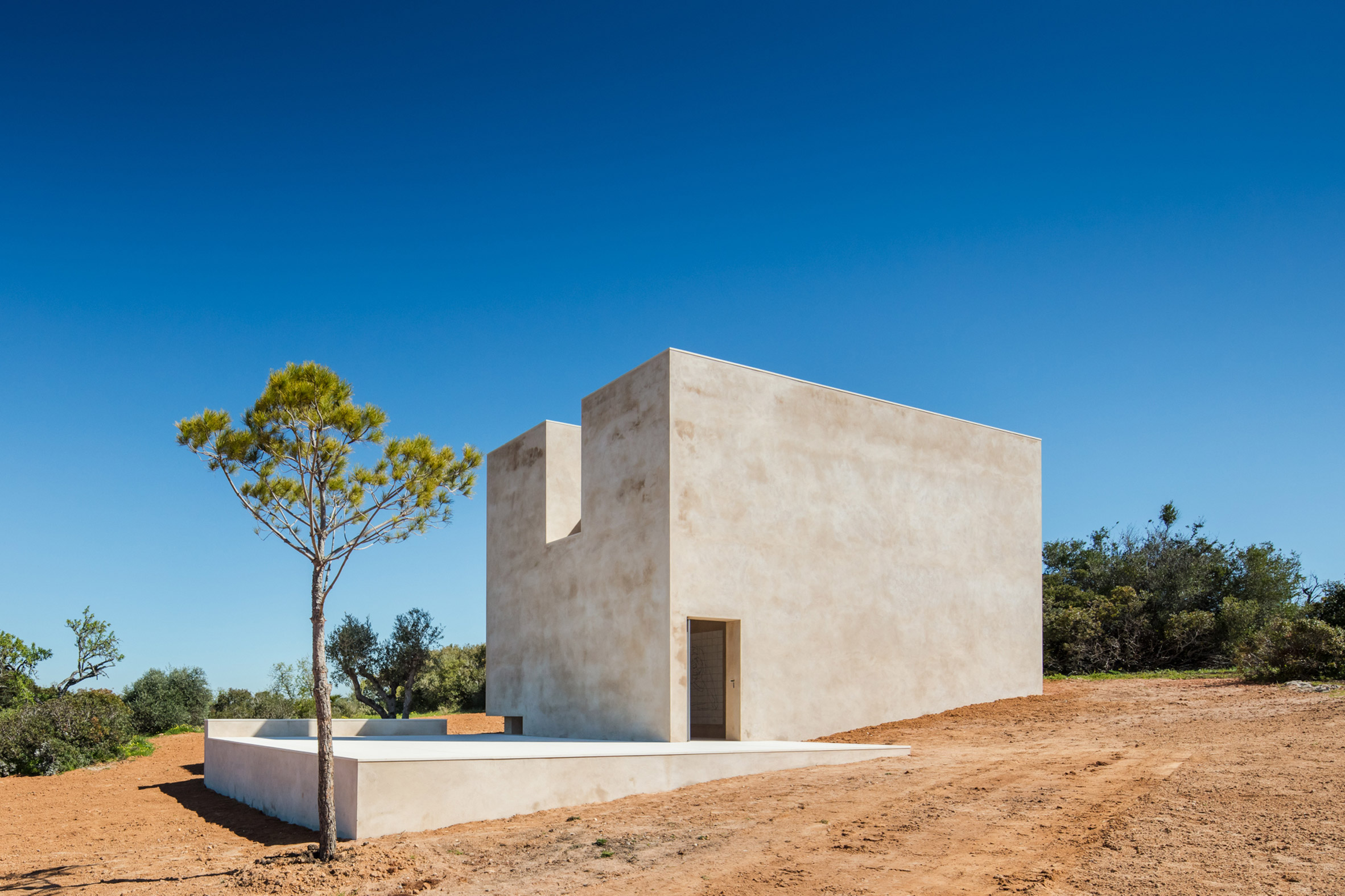 alvaro-siza-viera-capela-do-monte-chapel-algarve_dezeen_2364_col_3