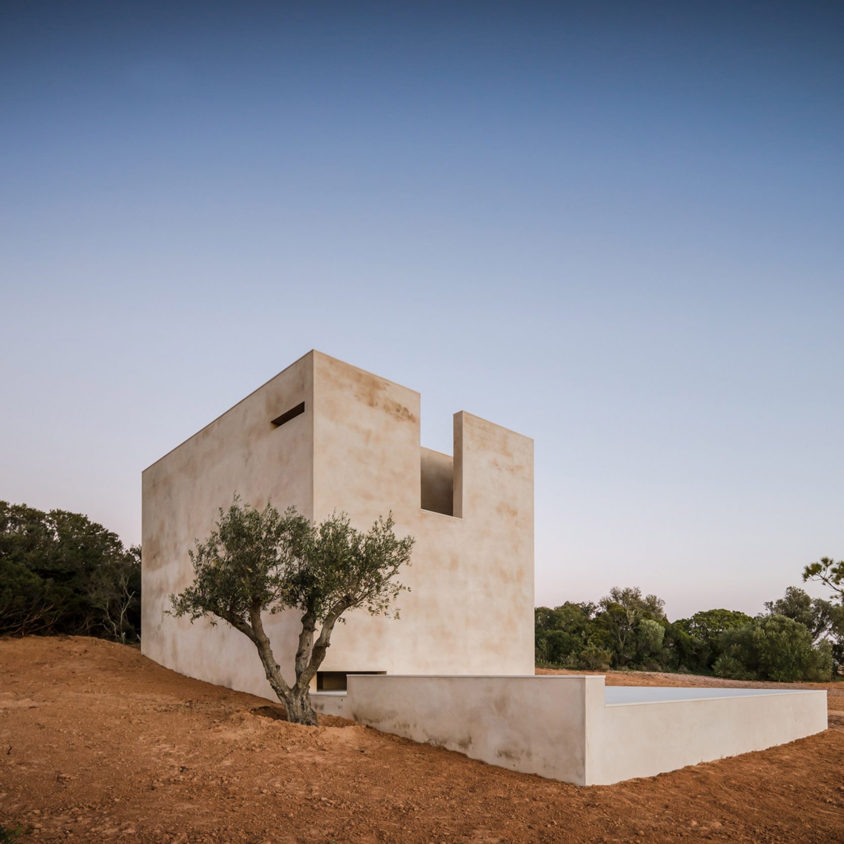 alvaro-siza-viera-capela-do-monte-chapel-algarve_dezeen_2364_sq-1704x1704