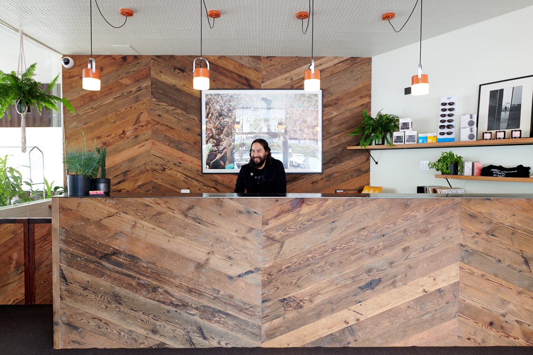 phoenix-hotel-liz-lambert-interiors-renovation-san-francisco-california-usa_dezeen_2364_col_9-1704x1136