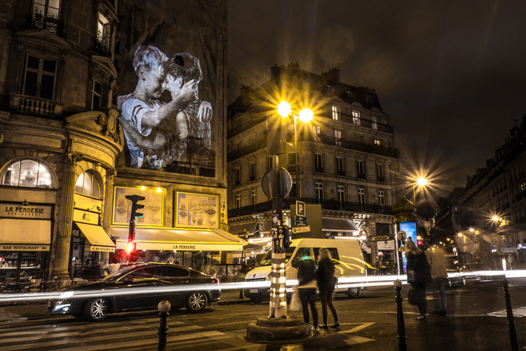 julien-nonnon-french-kiss-digital-street-art-project-paris-le_basier-15