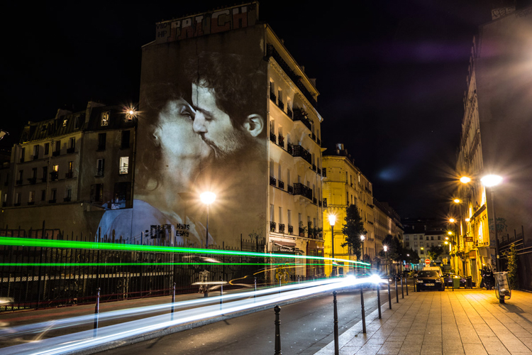 julien-nonnon-french-kiss-digital-street-art-project-paris-le_basier-5