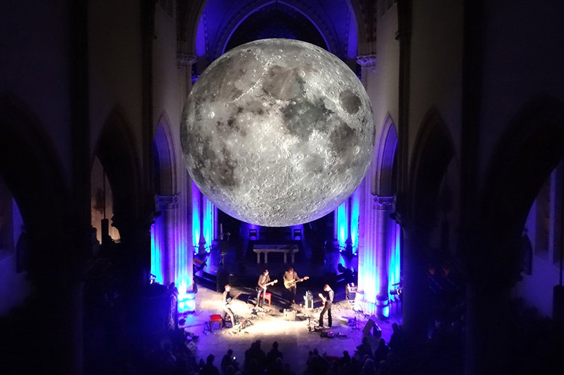 luke-jerram-museum-of-the-moon-designboom-014