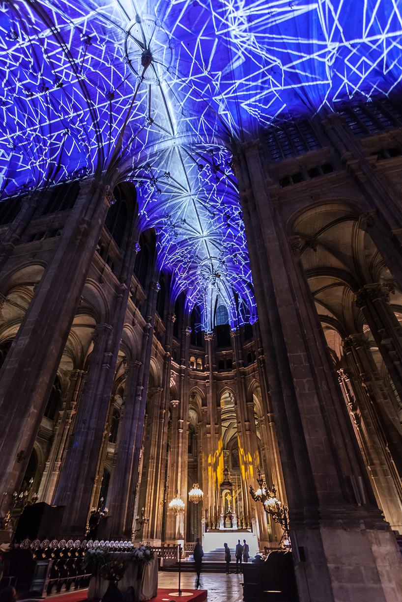 miguel-chevalier-voutes-celestes-nuit-blanche-saint-eustache-paris-designboom-014