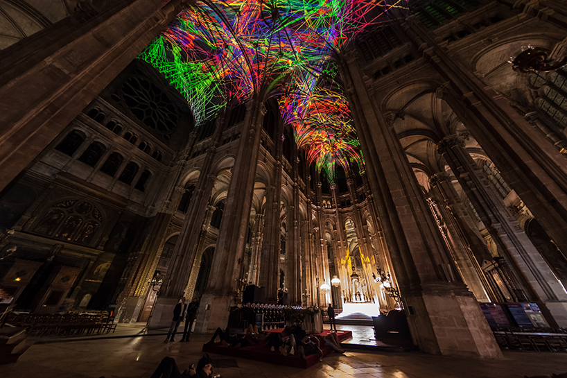 miguel-chevalier-voutes-celestes-nuit-blanche-saint-eustache-paris-designboom-05