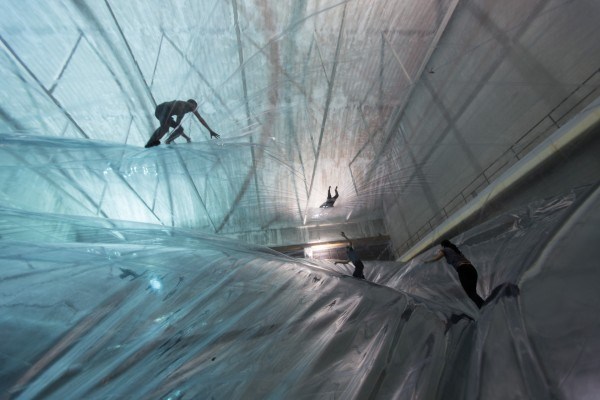 11_Tomas-Saraceno_On-Space-Time-Foam-600x400