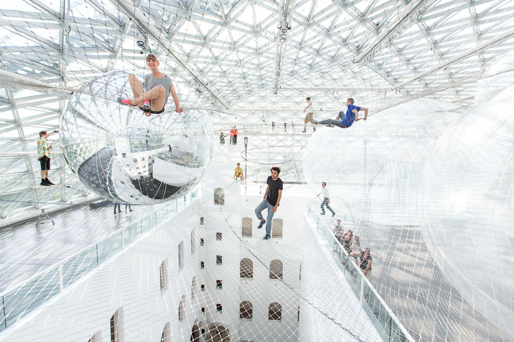 Interactive-Art-Installation-People-Play-Art-Suspended-1B