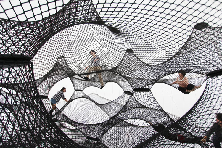 Interactive-Art-Installation-People-Play-Art-Suspended-4C