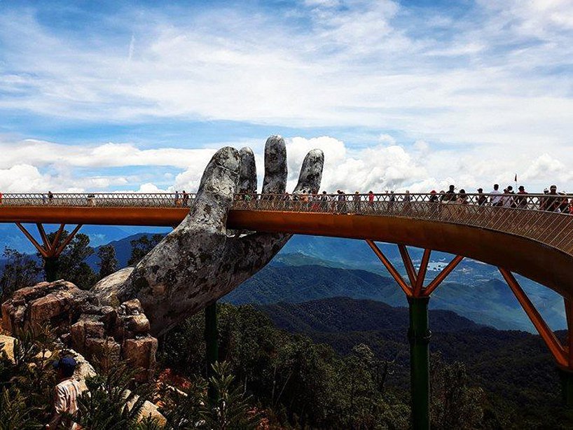 giant-hands-golden-bridge-vietnam-designboom-1