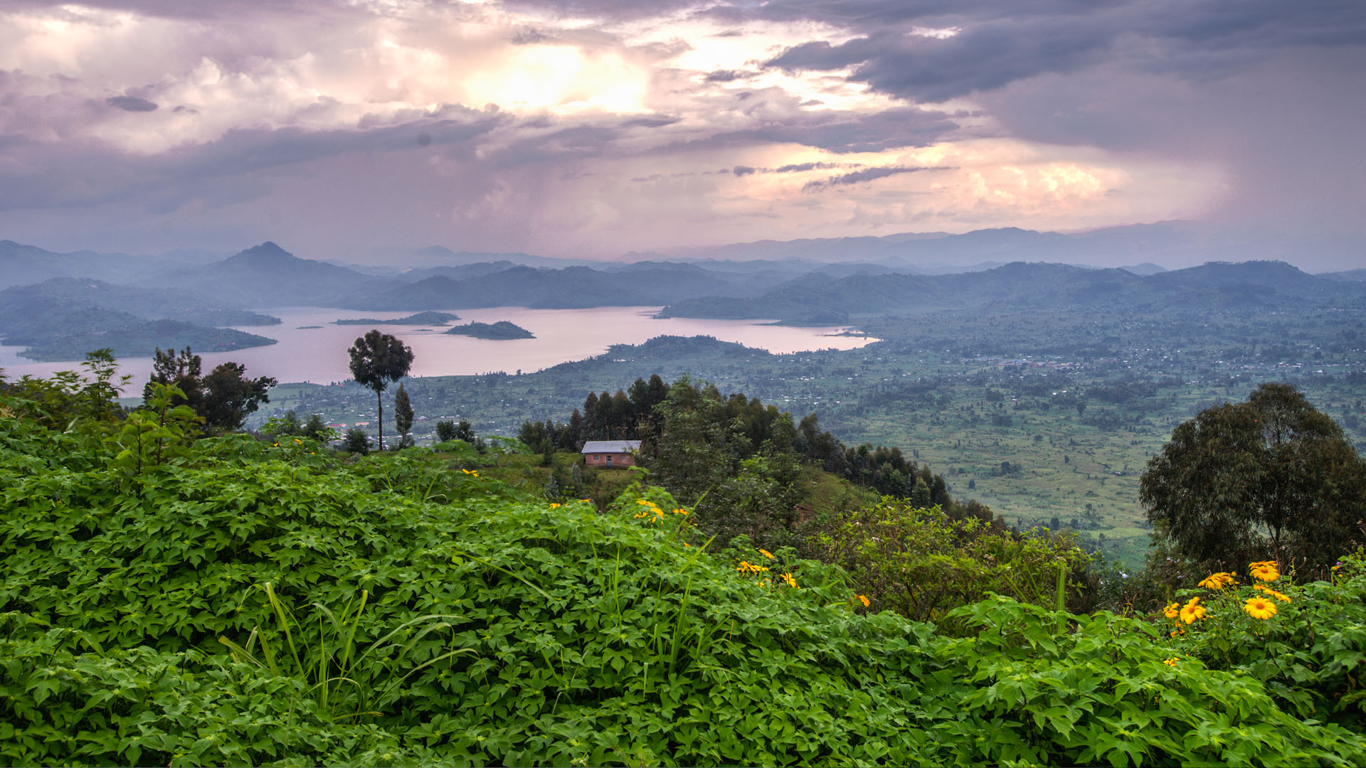 rwanda-volcanoes-virunga-lodge-randazoo-view-landscape1