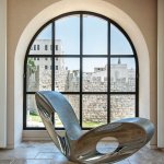 מול חומות העיר העתיקה 