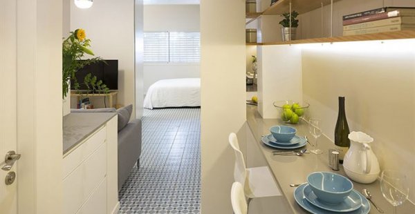 שתי דירות נופש, תל אביב