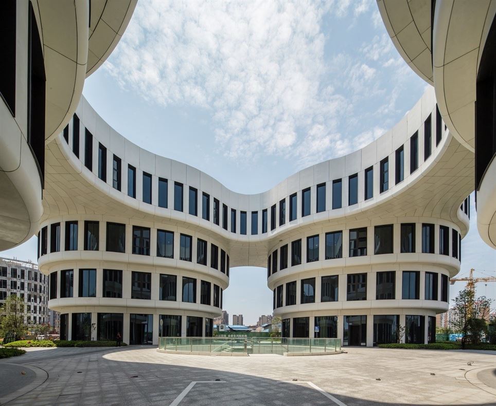 Shanghai Hongqiao Airport Flower Building