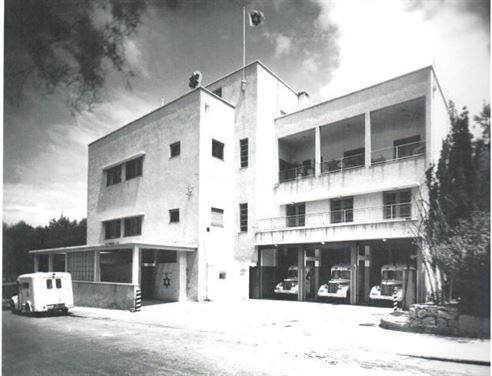 הבניין לאחר 1947 מתוך הספר בתים מן החול מאת ניצה מצגר סמוק