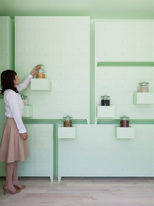 id-sumiyoshido-kampo-lounge-clinic-acupuncture-moxibustion-japan-designboom-03