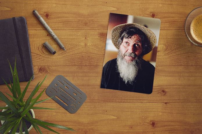 We-made-a-portrait-out-of-screws-that-a-blind-artist-could-feel-and-recognize-as-himself-573cea9e8cc69__880