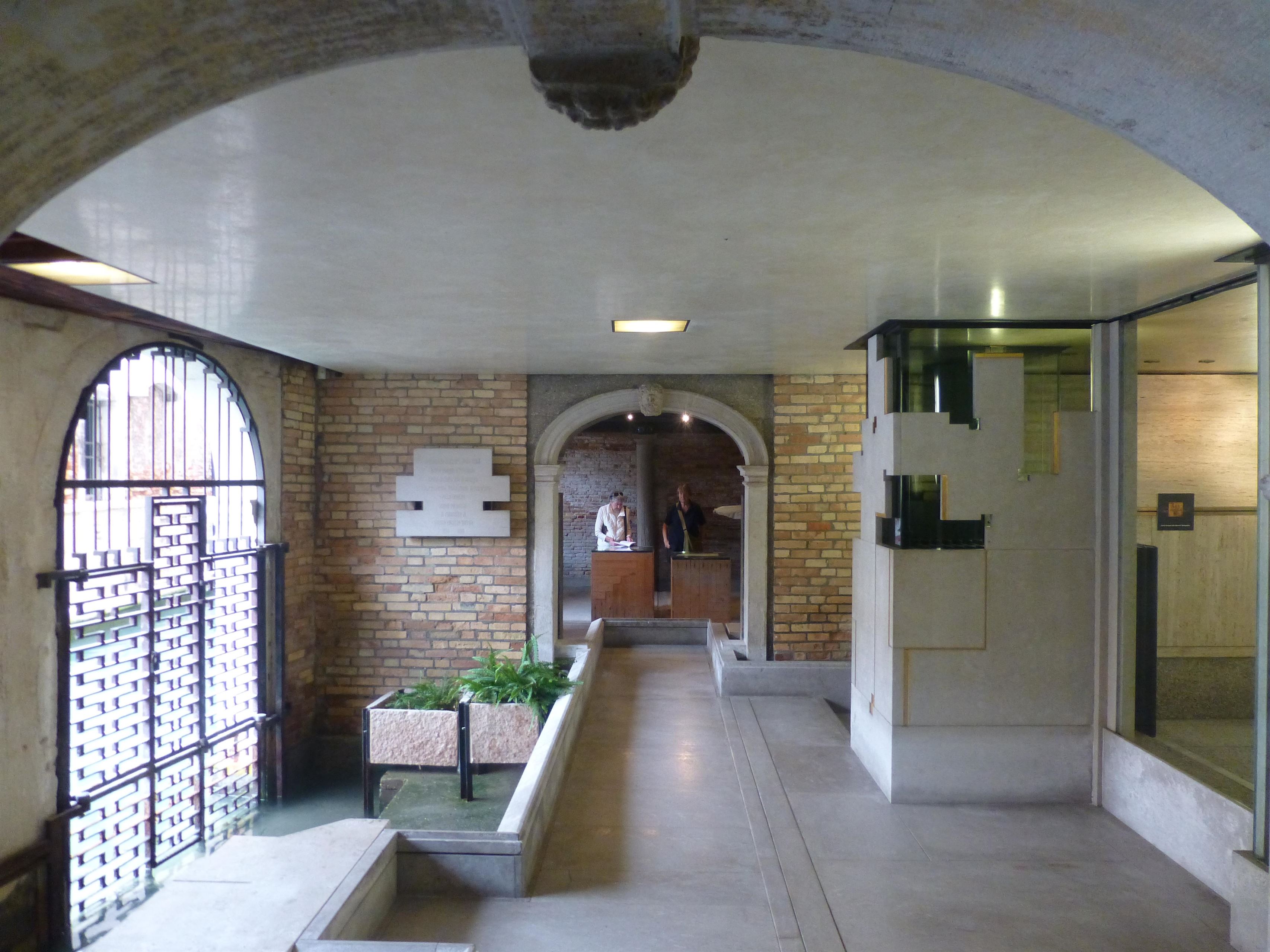 querini-scarpa-water-entrance