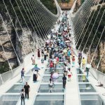 גשר הזכוכית הסיני נסגר: "המומים מהביקוש"