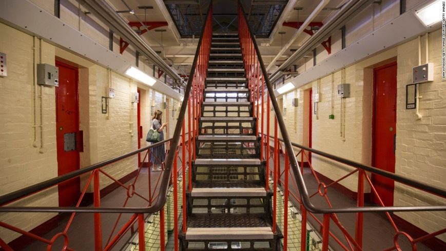 160928153859-reading-jail-3-super-169