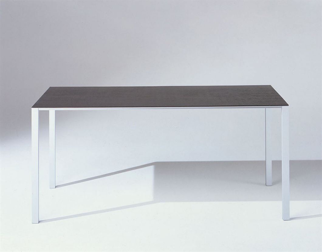 שולחן AIR FRAME שעיצב DAVOD CHIPERFIELD עבור CASINA